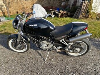 Ducati Monster S2R 1000.