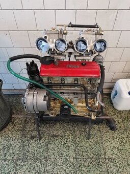 Závodní motor Škoda 130