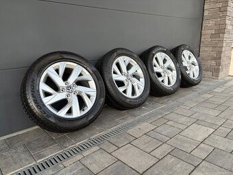 Zimní originál VW Tiguan 235/55 r18 Pirelli