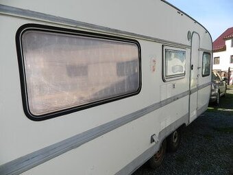 Dvouosý karavan Tabbert