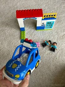 Lego Duplo Policejní stanice s autíčkem policajty a zlodějem
