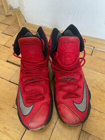 LeBron James kotníkové basketbalové boty EUR 43