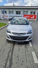 Opel Astra J Sports Tourer - 1