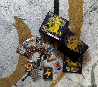 Pokémon Surging Sparks Elite Trainer Box ZÁNOVNÍ BOX