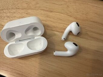 Apple AirPods (3. generace) s MagSafe pouzdrem