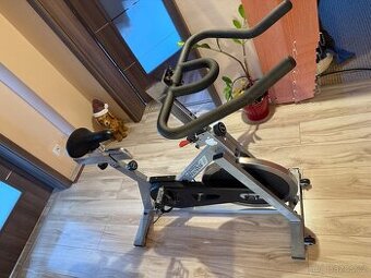 Stacionární kolo / Cyklotrenažér HouseFit