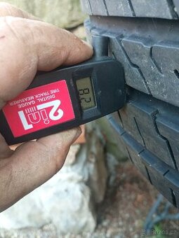 Letní pneu 235/45/17 xl - 1