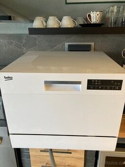 Stolní myčka Beko DTC36810W.