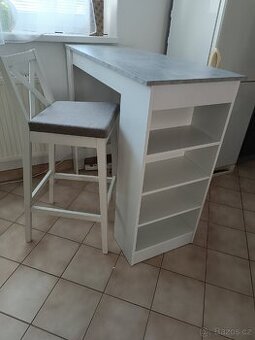 Barový pult a barová židle