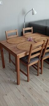 Jídelní stůl a čtyři židle zn. Ikea