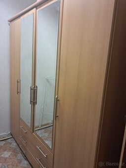 Skříň na oblečení -REZERVOVÁNO