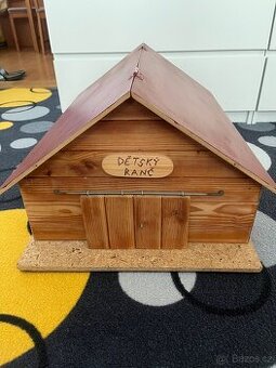 ĎETSKÁ STÁJ S KOŇMI SCHLEICH
