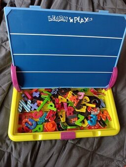 Plastová magnetická tabule s písmeny a čísly Learn&Play