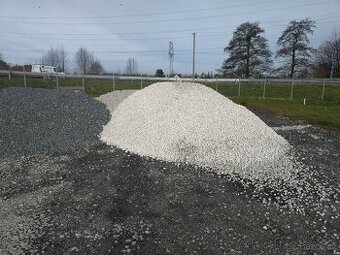 Lomový kámen. Makadam. Štěrk.