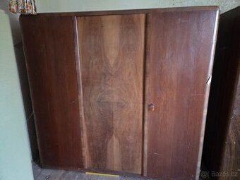 Staré skříně za odvoz