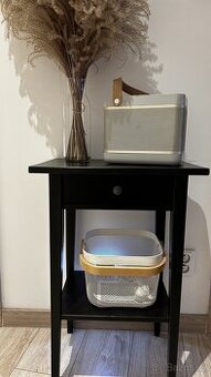 hemnes ikea noční stolek černý