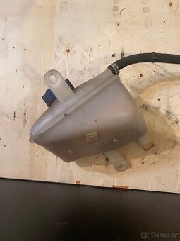 Prodám nádobku vody Škoda Felicia