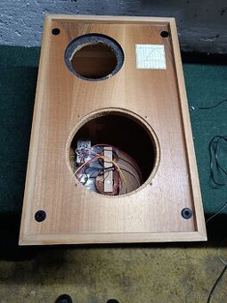 Různé reprobedny Tesla, TVM, AQ