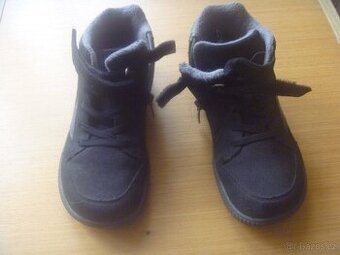 dívčí černé zimní barefoot boty zn. Saguaro vel. 33