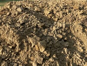 Daruji hlínu za odvoz