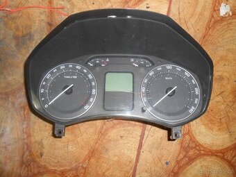 prodam budiky na skoda octavia 2 , benzin