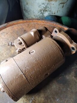 Prodám startér na ZETOR25 po GO-4000,-