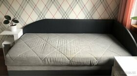 Válenda s úložným prostorem