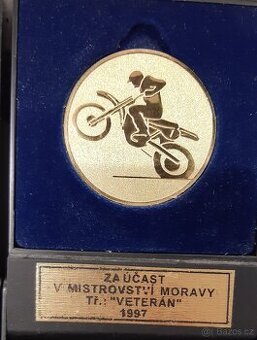 Medaile motocross 2 v krabičkách 1 volně, celkem 3 kusy cena