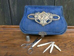 Secesní šití, zdobená krabička s nástroji