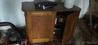 Stará skříň komoda