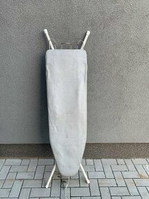 Rezervováno Žehlici prkno se speciálním povlakem