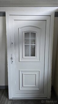 Plastové vchodové dveře bílé