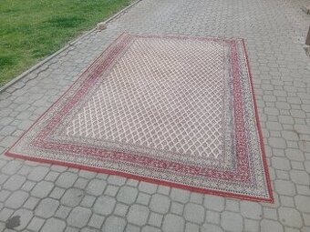 Koberec 305 cm x 200 cm