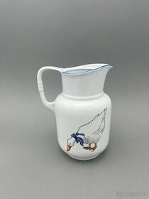 Porcelánový džbán husy, zdobený modrou linkou