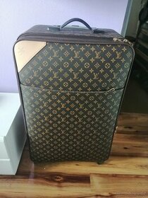 Cestovní kufr značky Louis Vuitton