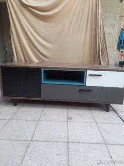 Tevizni stolek