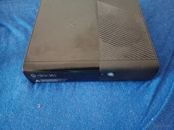 PRODÁM XBOX 360 500GB - 1