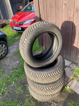 Prodám skoro nejeté zimní pneu 205/55 R16