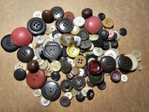 2 . Mix historických a retro knoflíků