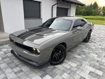 Dodge Challenger SXT PLUS