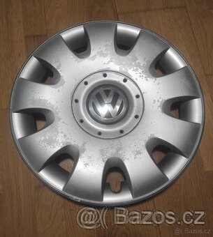 1 kus poklice VW Golf V.