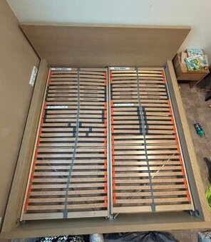 Postel MALM Ikea 180x200 cm