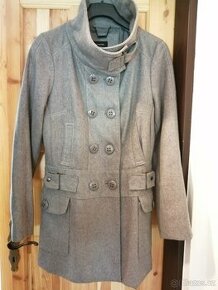 Prodám krásný a slušivý kabát RESERVED vel  40-420-42