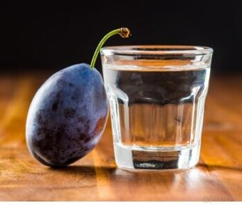 Domácí trnková slivovice 52%