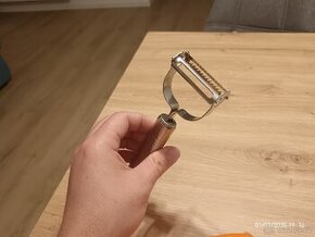 Multifunkcna skrabka