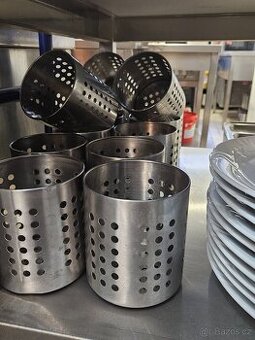 Nerezový košík na příbory