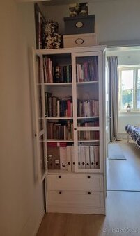 Knihovna / vitrína XXXLutz