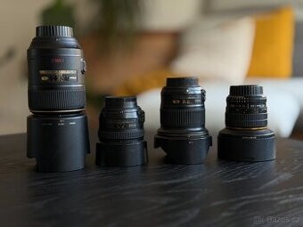 Nikon Nikkor objektivy, 105 mm f2.8, 50 mm f1.4, 20 mm f1.8