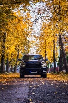 DODGE RAM 1500 5.7 V8 BIGHORN