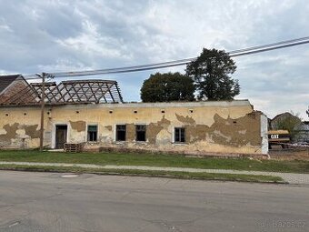 Hliněné cihly s cejchy / pálené cihly